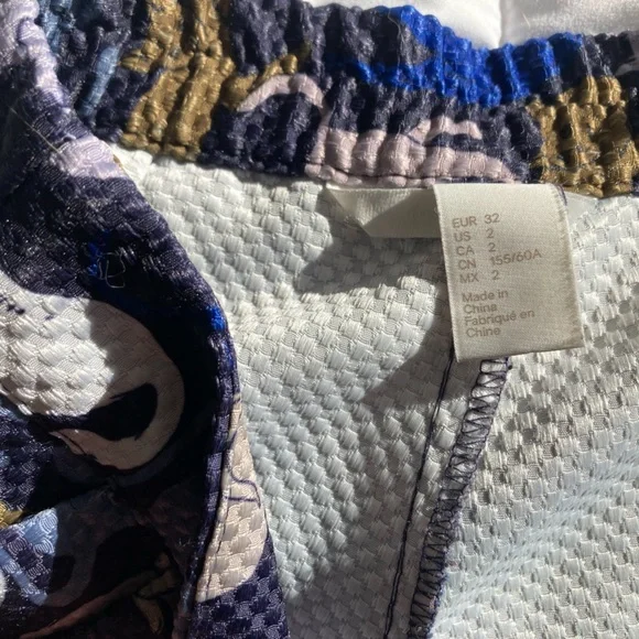 H&M High Waisted Cat Print Shorts - Picture 2 of 2